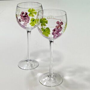 Wine Glasses - Set of 2 Grape and Leaf Pattern Goblets for Entertaining, Gifts